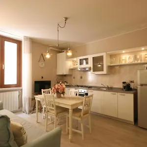 Violetta Maison, elegante e romantica a Salo’ Appartamento
